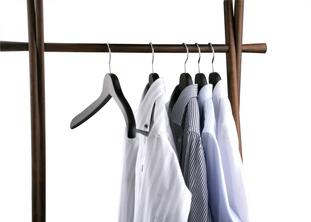 洋服に、帰る場所を。国内唯一の木製ハンガー専門メーカーがつくる一生ものの一本｜NAKATA HANGER